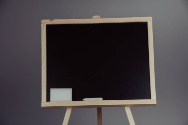 Koyu gri siyah arduvaz arka plan veya doku. Gri arka planı