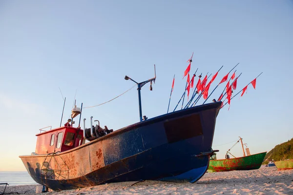 Rybářské Lodě Při Východu Slunce Čas Pláži Létě — Stock fotografie