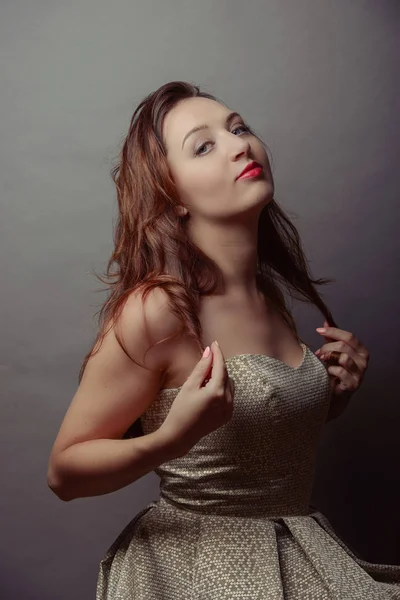 Ein Brünettes Sexy Mädchen Posiert Studio — Stockfoto