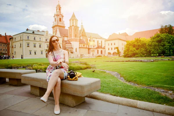 Beautiful Girl Sightseeing Old Castle Cracow Wawel Summer Time — Stock Photo, Image