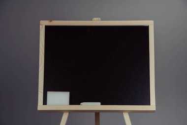 Koyu gri siyah arduvaz arka plan veya doku. Gri arka planı