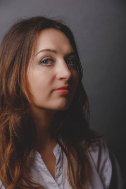 genç güzel esmer kadın portre Studio