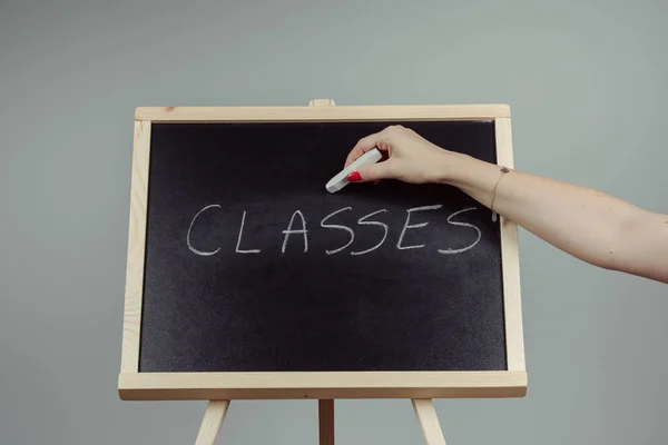 Clases Escritas Tiza Blanca Sobre Una Pizarra Negra Fondo Gris —  Fotos de Stock