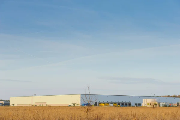 Edificio Exterior Industrial Moderno Sobre Cielo Azul — Foto de Stock