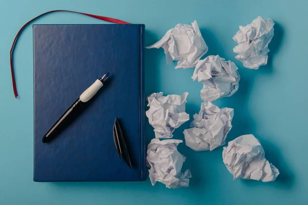 Bureau Met Tools Notebook Bureau Blauwe Achtergrond — Stockfoto