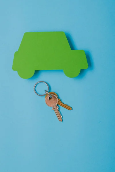 Papír Zelená Auta Figurka Klíči Pohled Shora Modrém Pozadí — Stock fotografie