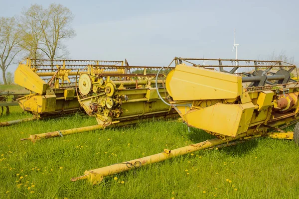 Geräte Für Die Landwirtschaft Auf Dem Hof Frühjahr — Stockfoto