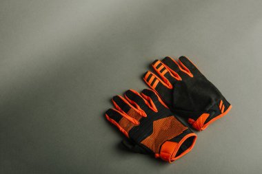 bisiklet eldivenbir gri izole