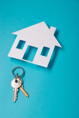 Gümüş anahtar ile ev şekil