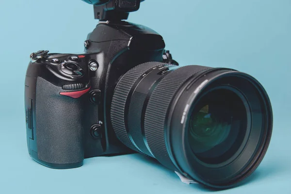 Professionella moderna dslr kamera — Stockfoto