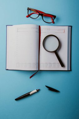 İş kopya alanı ve ofis malzemeleri ile planlama