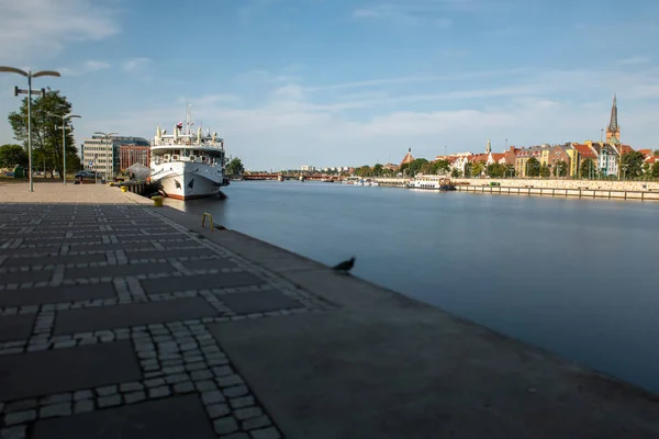 Szczecin - Vista panorámica del río Odra. Szczecin ciudad histórica con diseño arquitectónico similar a París — Foto de Stock