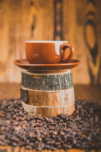 Kaffeetasse und Bohnen Hintergrund — Stockfoto