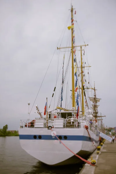 Förtöjda segelfartyg — Stockfoto