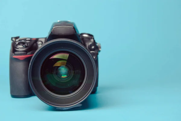 Szakmai modern dslr fényképezőgép — Stock Fotó