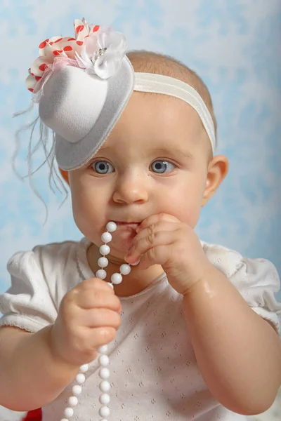 Dentición en el espacio de copia hermosa niña brillante cuidado de la salud mínima —  Fotos de Stock