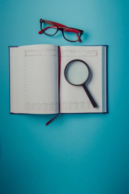 İş kopya alanı ve ofis malzemeleri ile planlama