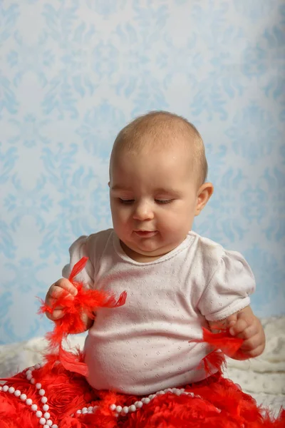 Retrato de una niña adorable. Infancia. Imagen auténtica . —  Fotos de Stock