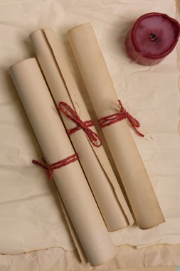 Bağlı eski mektuplar, yukarıdan görünüm