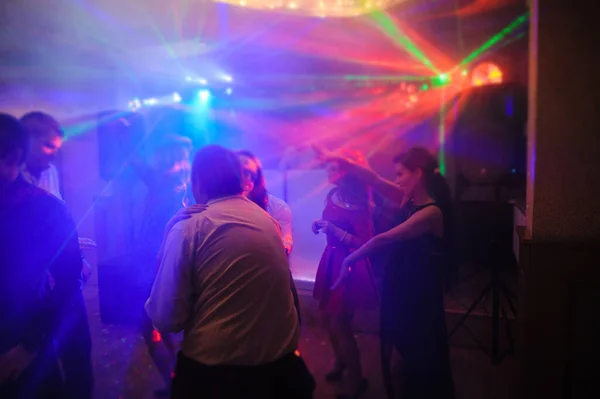 Nevěsta Ženich Tančí První Tanec Jejich Svatební Den Host Tanečním — Stock fotografie