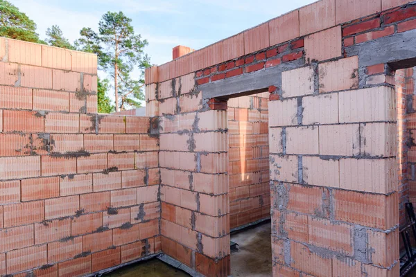 Interieur Van Een Onafgewerkte Red Brick House Muren Aanbouw Zonder — Stockfoto