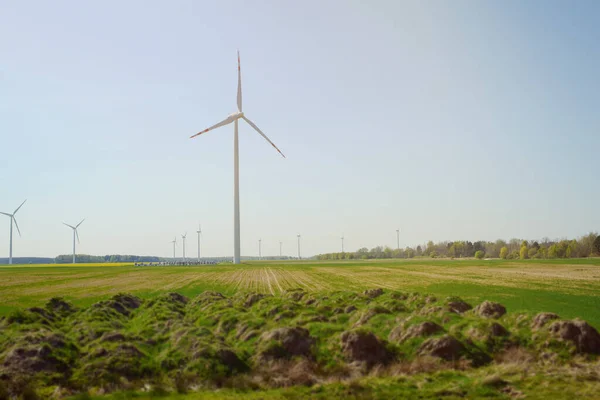 Jasnoniebieskie Niebo Turbina Wiatrowa — Zdjęcie stockowe