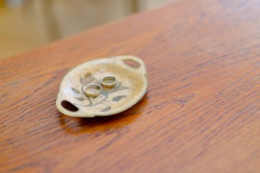 Güzel iki altın alyans. En kaliteli malzemeden yapılmış.