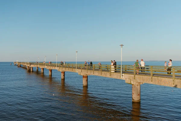 Braut Und Bräutigam Bei Einem Fototermin Der Natur Ostseestrand — Stockfoto