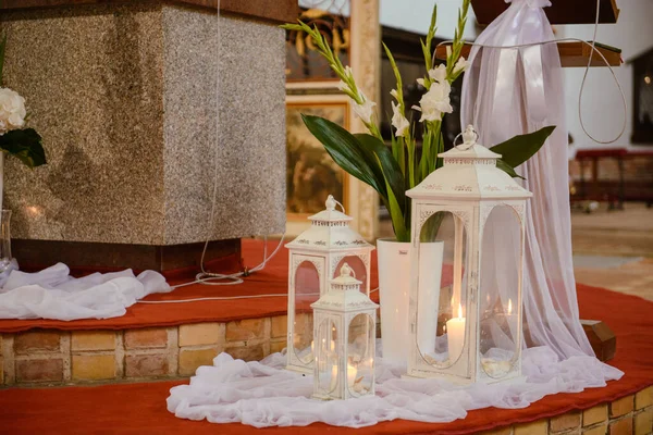 Kerk Heiligdom Voor Een Huwelijksceremonie Lege Stoelen Voor Bruid Bruidegom — Stockfoto