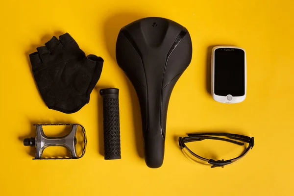 Bicycle Cycling Accessories Yellow Background View — Stock Photo, Image