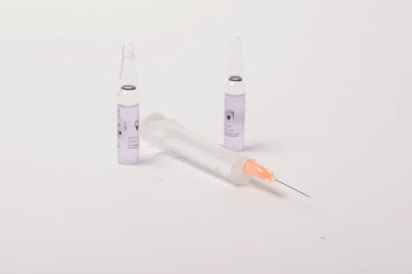 Medische Ampullen Voor Injecties Een Witte Achtergrond — Stockfoto