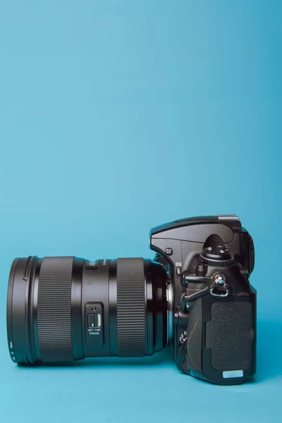 Professional Modern Dslr Camera Blue Background — Stock Photo, Image