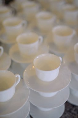 Zarif yemek masası. Düğün masası ayarı