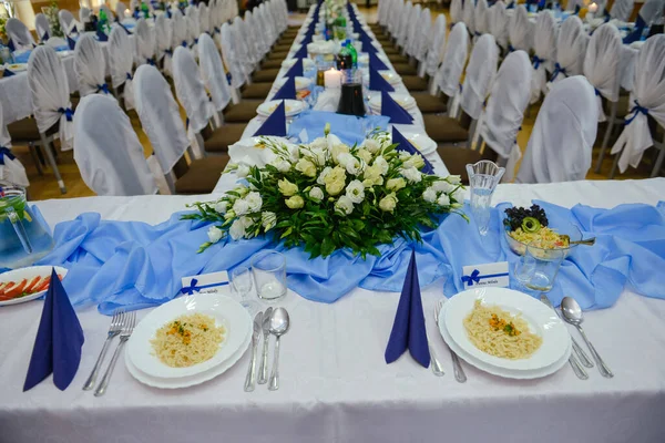 婚宴上装饰精美的婚桌和其他细节 婚礼日 — 图库照片