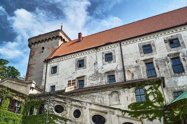 Средневековый Замок Башней Отмухове Польше — стоковое фото