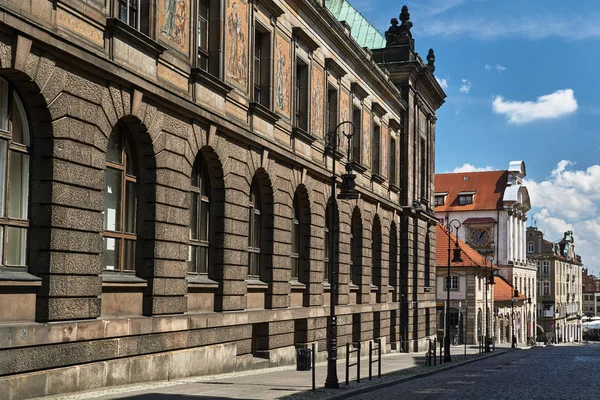 Uma Rua Paralelepípedos Edifícios Históricos Cidade Velha Poznan — Fotografia de Stock