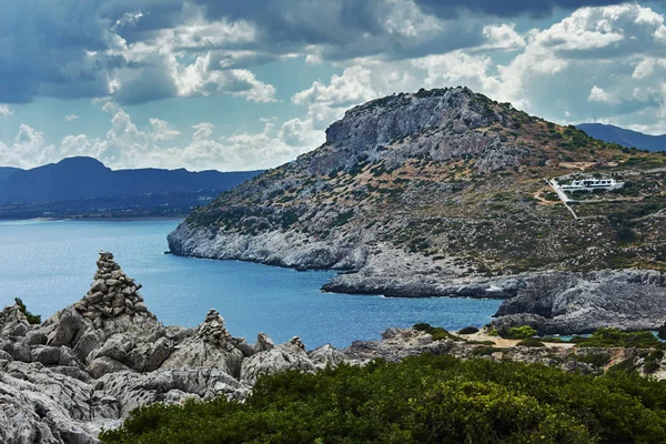 Rotsachtige Klip Aan Rand Van Middellandse Zee Het Eiland Rhodos — Stockfoto