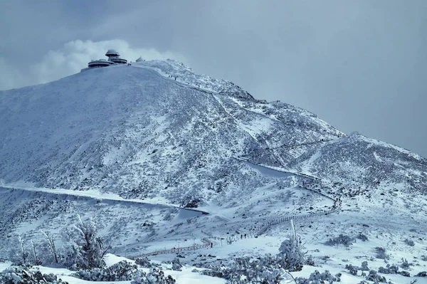 Cabana Topo Das Montanhas Gigantes Inverno — Fotografia de Stock