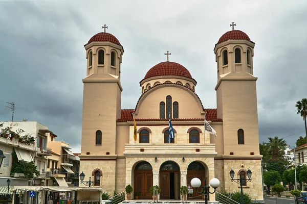 Türme Und Fassade Der Orthodoxen Kirche Der Stadt Rethymnon Auf — Stockfoto