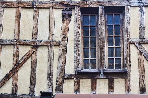 Binada Bir Ortaçağ Yarı Ahşap Troyes Içinde Windows — Stok fotoğraf