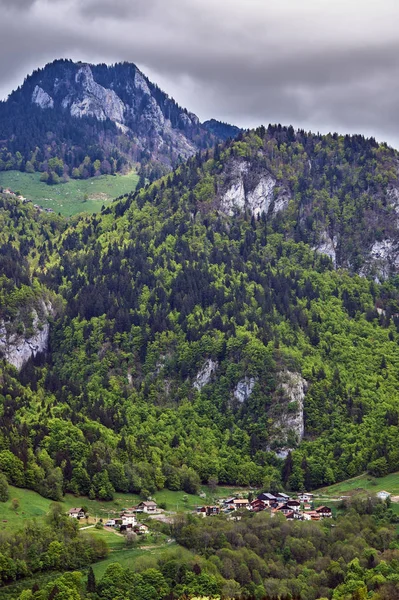 Falu Hegyek Alpok Francia Szavoja — Stock Fotó