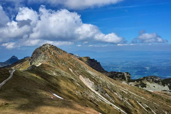 波兰塔特拉山脉的草岭和旅游小道 — 图库照片