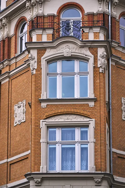 Janelas Fachada Art Nouveau Edifício Poznan — Fotografia de Stock