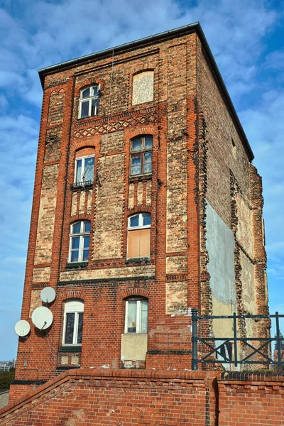Fachada Edifício Tijolos Vermelhos Destruído Poznan — Fotografia de Stock