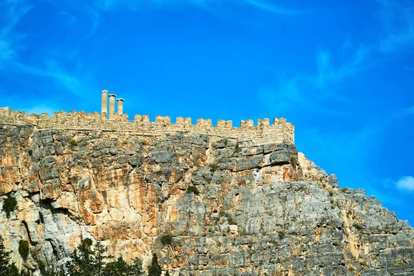 Mittelalterliche Befestigungsanlagen Auf Dem Felsen Lindos — Stockfoto