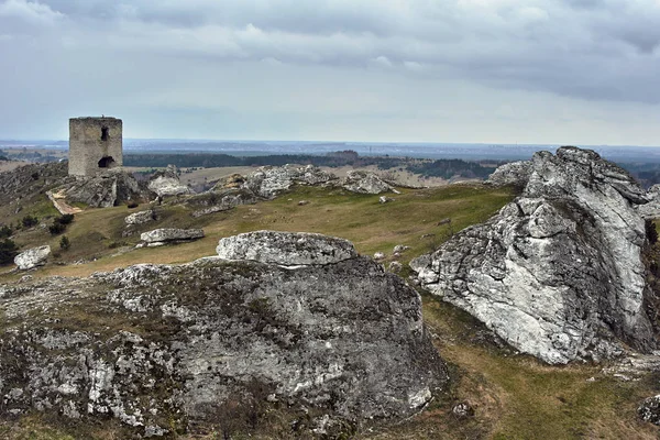 オルシュティン ポーランドの台無しにされた城と岩 — ストック写真