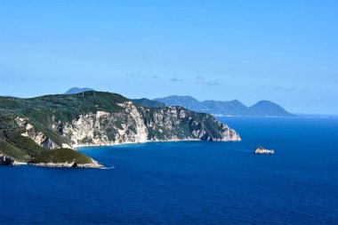 Görünüm Yarımadası, cliff ve bay Corfu Island, Yunanistan