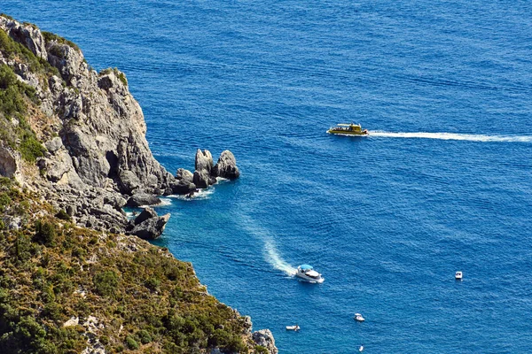 Motorbåt Och Halvön Korfu Grekland — Stockfoto