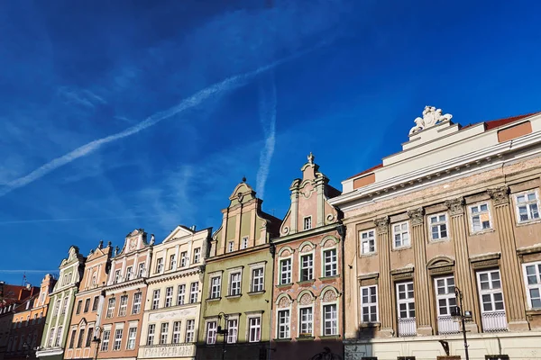 Poznan Eski Pazar Meydanında Tarihi Evlerin Cepheler — Stok fotoğraf