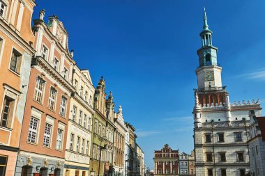 Rönesans Belediye Kulesi Poznan ile eski Pazar